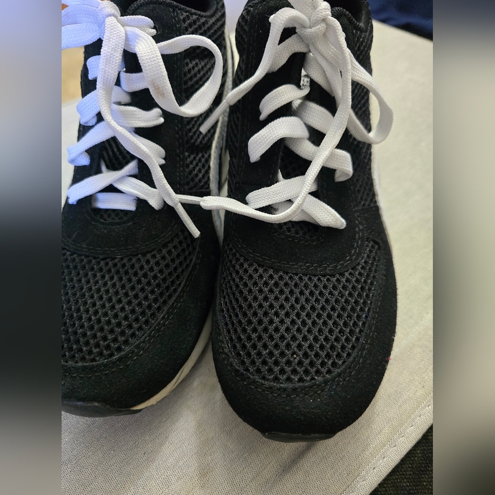 Women's Black and White Mesh Sneakers - Classic Casual Comfort - Picture 7 of 16